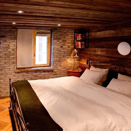 3 Beds In Traditional Swiss Chalet Villa *