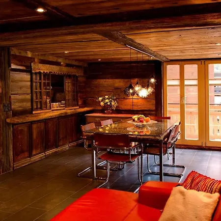 3 Beds In Traditional Swiss Chalet